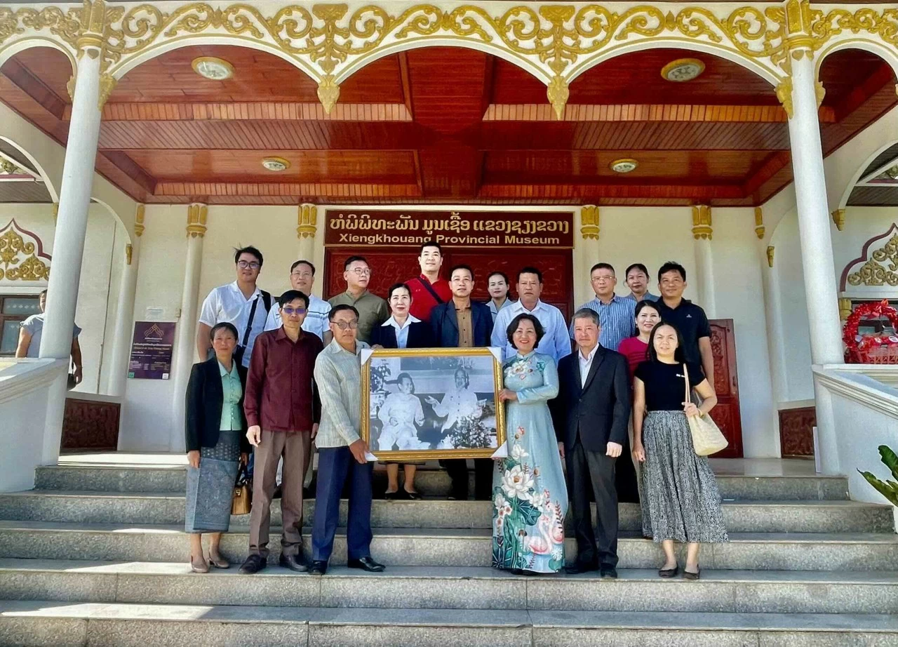Lễ mít tinh kỷ niệm 75 năm Ngày truyền thống Quân tình nguyện và Chuyên gia Việt Nam giúp Lào Lễ mít tinh kỷ niệm 75 năm Ngày truyền thống Quân tình nguyện và Chuyên gia Việt Nam giúp Lào