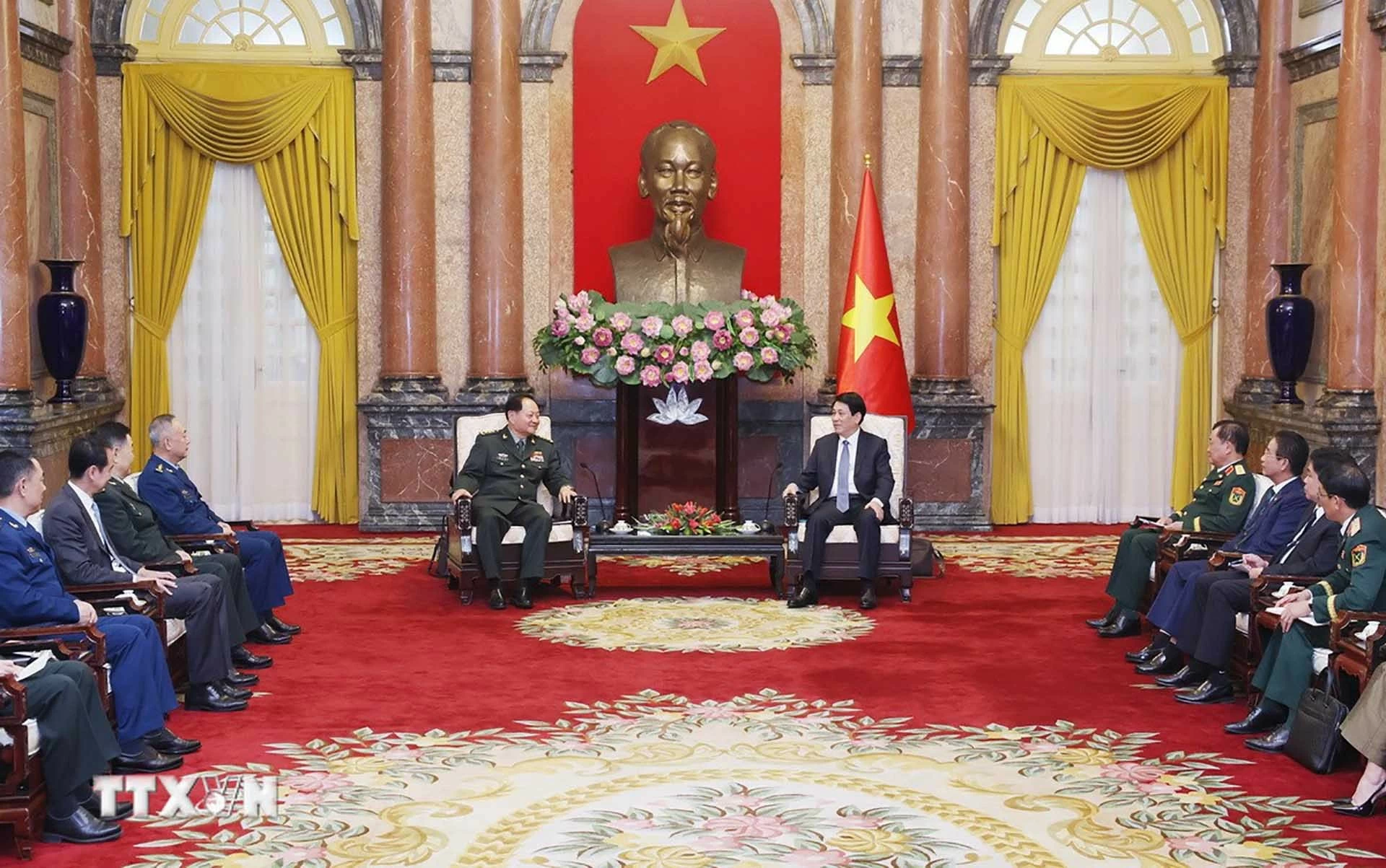 Chủ tịch nước Lương Cường tiếp Phó Chủ tịch Quân ủy Trung ương Trung Quốc Chủ tịch nước Lương Cường tiếp Phó Chủ tịch Quân ủy Trung ương Trung Quốc