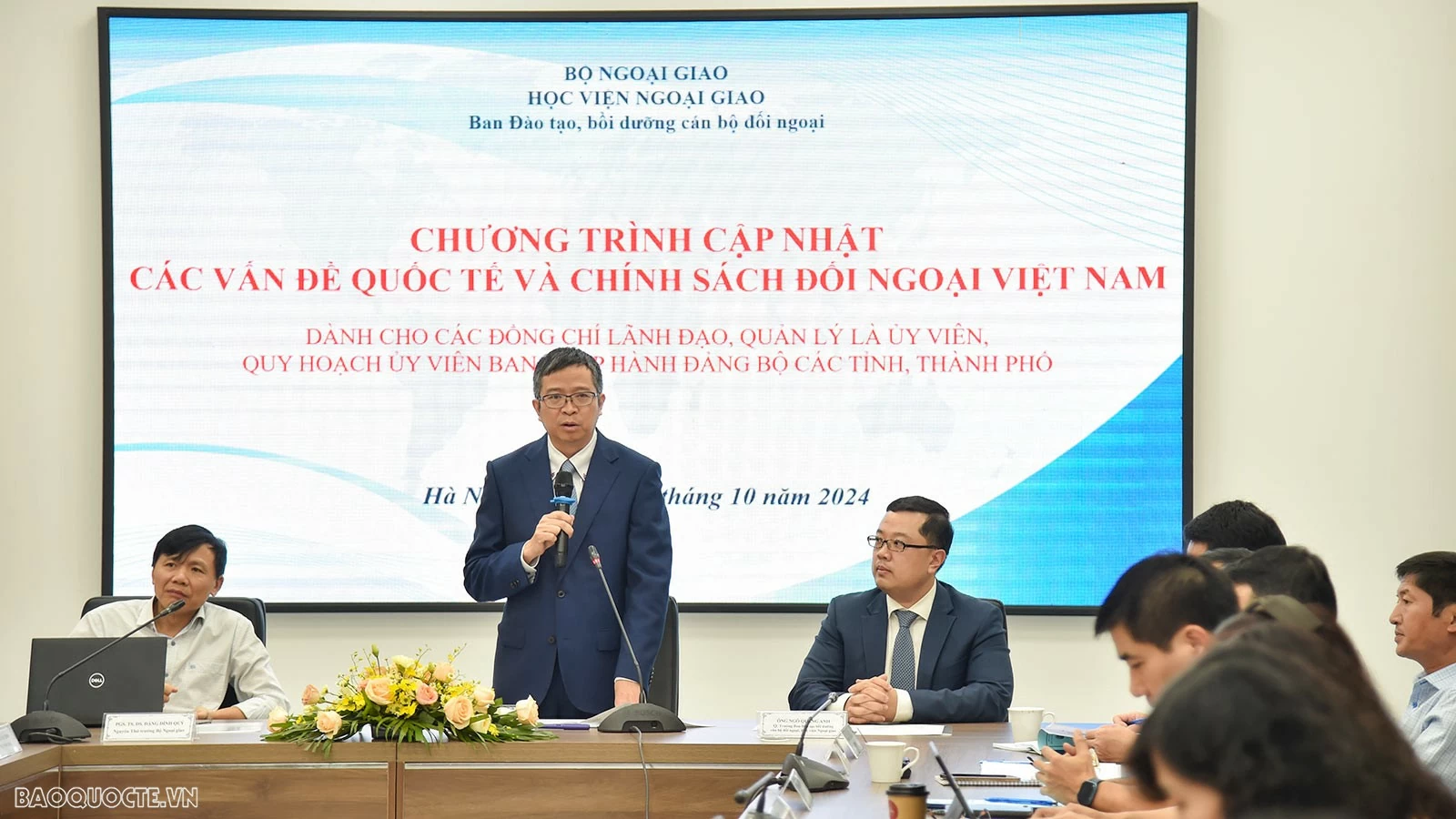 Chương trình cập nhật các vấn đề quốc tế và chính sách đối ngoại Việt Nam dành cho lãnh đạo địa phương Chương trình cập nhật các vấn đề quốc tế và chính sách đối ngoại Việt Nam dành cho lãnh đạo địa phương