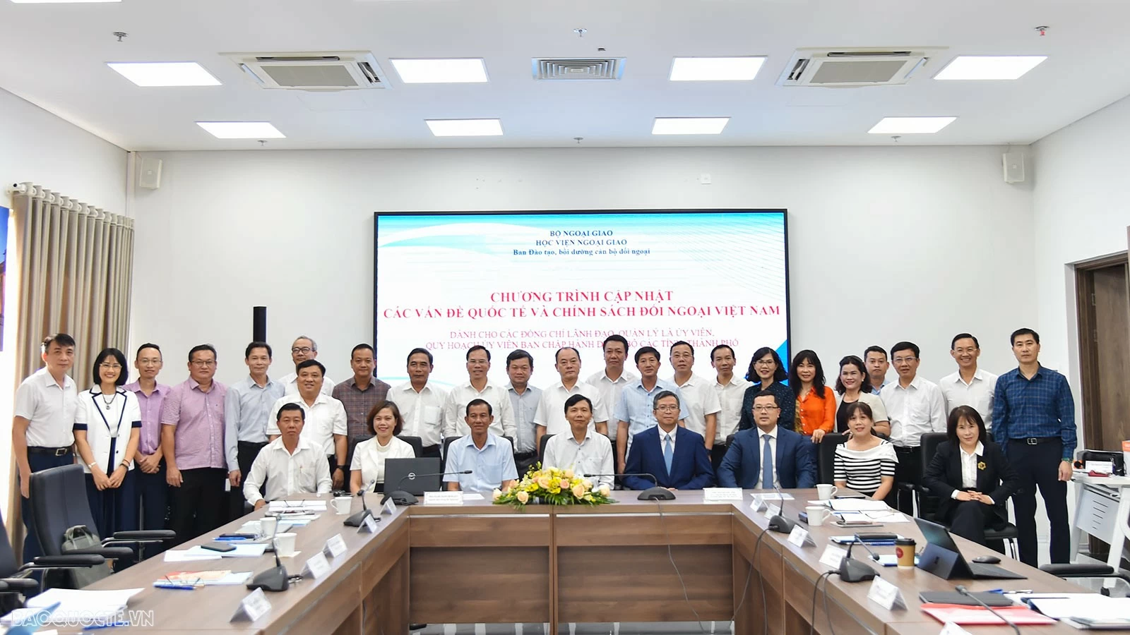 Chương trình cập nhật các vấn đề quốc tế và chính sách đối ngoại Việt Nam dành cho lãnh đạo địa phương Chương trình cập nhật các vấn đề quốc tế và chính sách đối ngoại Việt Nam dành cho lãnh đạo địa phương