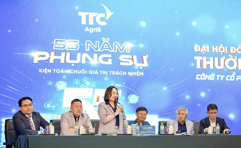 ĐHCĐ TTC AgriS: Bà Đặng Huỳnh Ức My khẳng định sẽ đẩy mạnh tái cấu trúc tài chính, tập trung vào hoạt động lõi ĐHCĐ TTC AgriS: Bà Đặng Huỳnh Ức My khẳng định sẽ đẩy mạnh tái cấu trúc tài chính, tập trung vào hoạt động lõi