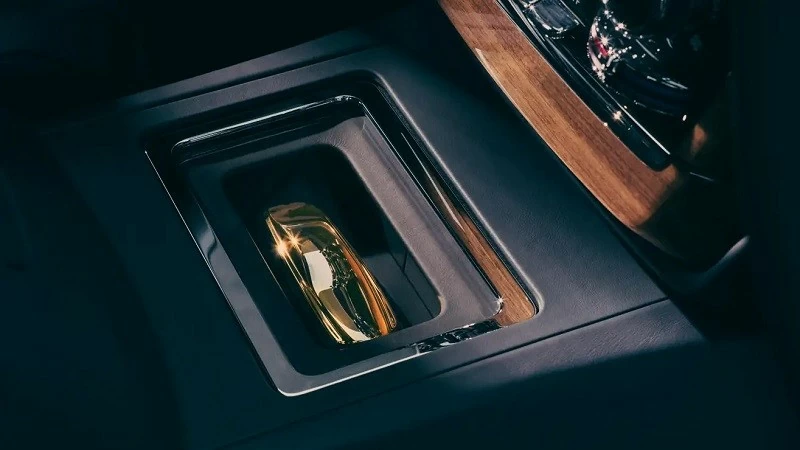 Cận cảnh Rolls-Royce Phantom VIII ‘Goldfinger’ bản độc nhất vô nhị vừa ra mắt Cận cảnh Rolls-Royce Phantom VIII ‘Goldfinger’ bản độc nhất vô nhị vừa ra mắt