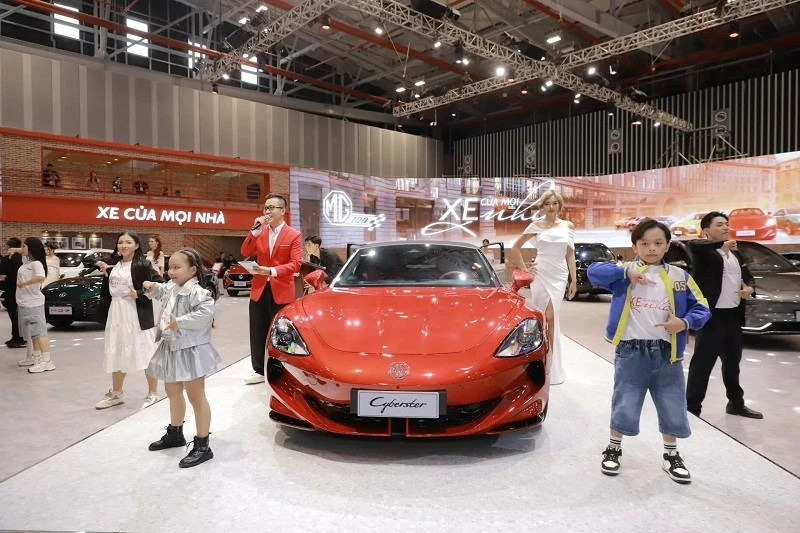 Giá xe MG Cyberster được niêm yết ở mức 3,2 tỷ đồng Giá xe MG Cyberster được niêm yết ở mức 3,2 tỷ đồng