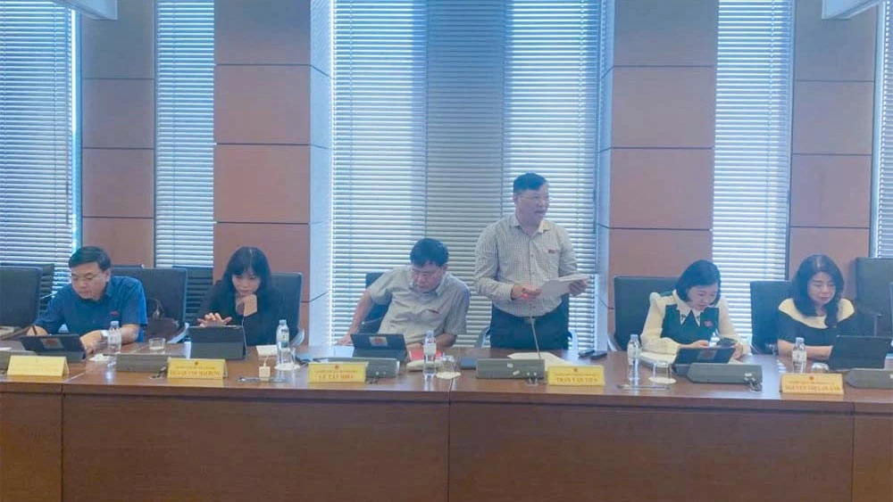 Đại biểu Trần Văn Tiến, Đoàn ĐBQH tỉnh Vĩnh Phúc thảo luận. Đại biểu Trần Văn Tiến, Đoàn ĐBQH tỉnh Vĩnh Phúc thảo luận.