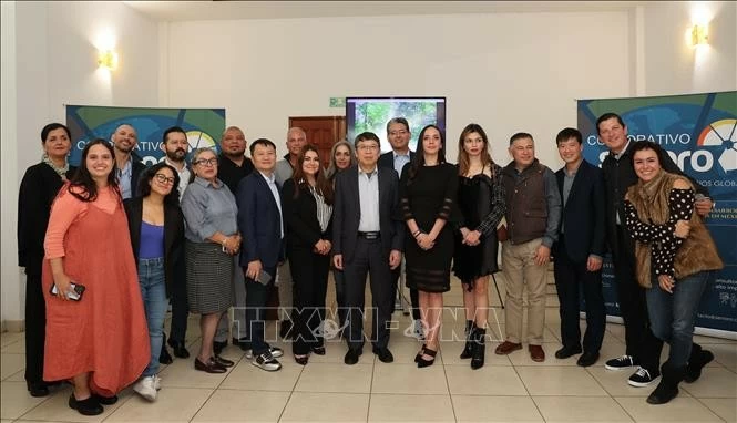 Đoàn công tác Đại sứ quán Việt Nam với các doanh nghiệp tiêu biểu khu vực miền Trung Mexico. Ảnh: Phi Hùng - P/v TTXVN tại Mexico Đoàn công tác Đại sứ quán Việt Nam với các doanh nghiệp tiêu biểu khu vực miền Trung Mexico. Ảnh: Phi Hùng - P/v TTXVN tại Mexico