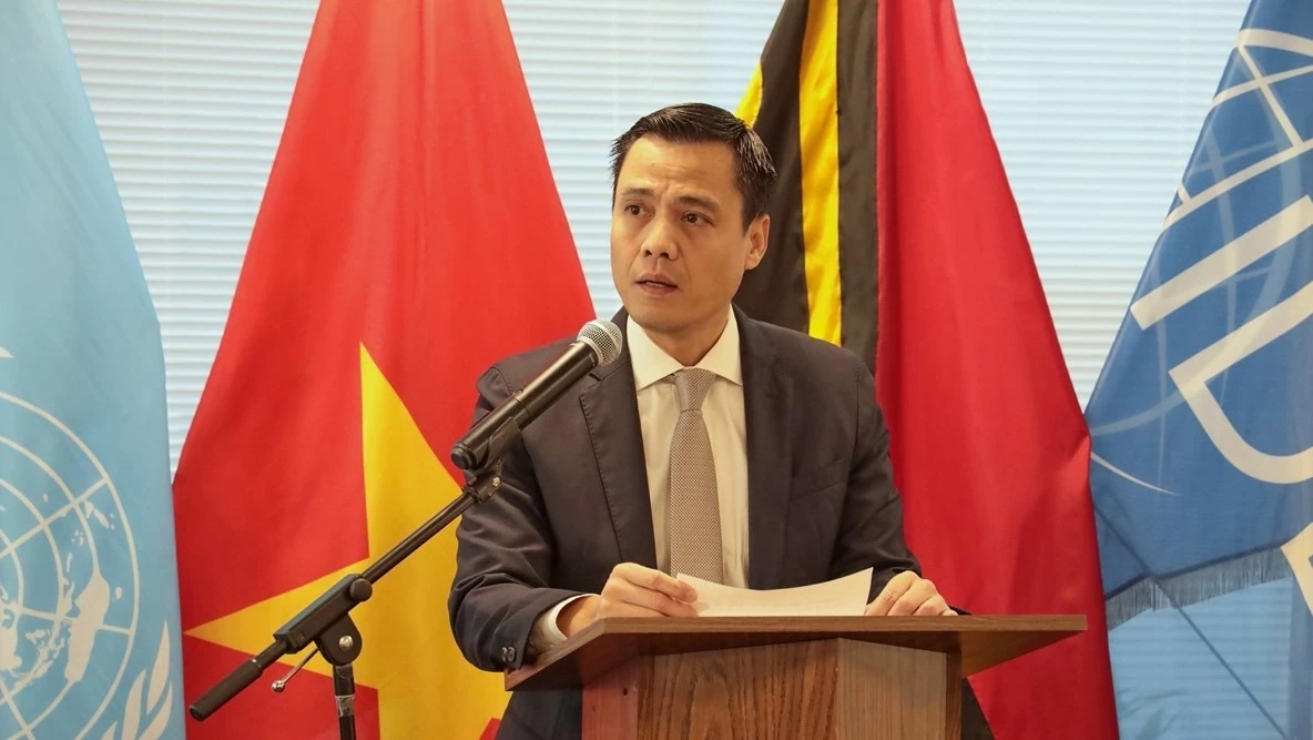 ĐS. Đặng Hoàng Giang, Trưởng Phái đoàn Việt Nam tại LHQ phát biểu khai mạc. ĐS. Đặng Hoàng Giang, Trưởng Phái đoàn Việt Nam tại LHQ phát biểu khai mạc.