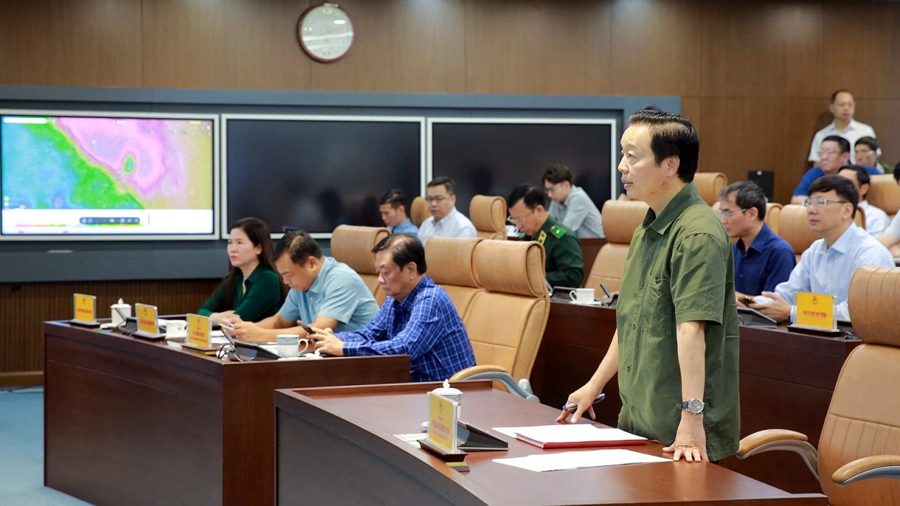 Phó Thủ tướng Trần Hồng Hà họp trực tuyến với các tỉnh từ Hà Tĩnh đến Quảng Ngãi và tỉnh Kon Tum về công tác ứng phó với bão số 6 (bão TRAMI) Phó Thủ tướng Trần Hồng Hà họp trực tuyến với các tỉnh từ Hà Tĩnh đến Quảng Ngãi và tỉnh Kon Tum về công tác ứng phó với bão số 6 (bão TRAMI)