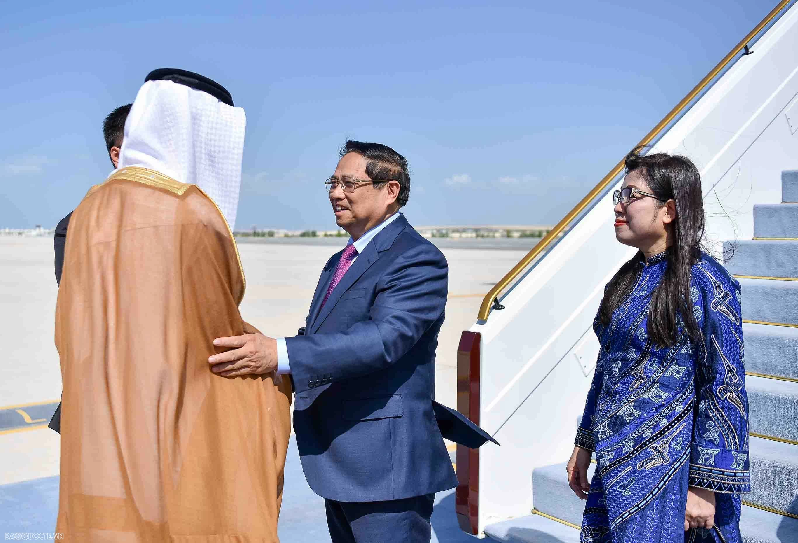 Thủ tướng Phạm Minh Chính và Phu nhân đến Abu Dhahi, bắt đầu chuyến thăm chính thức UAE Thủ tướng Phạm Minh Chính và Phu nhân đến Abu Dhahi, bắt đầu chuyến thăm chính thức UAE