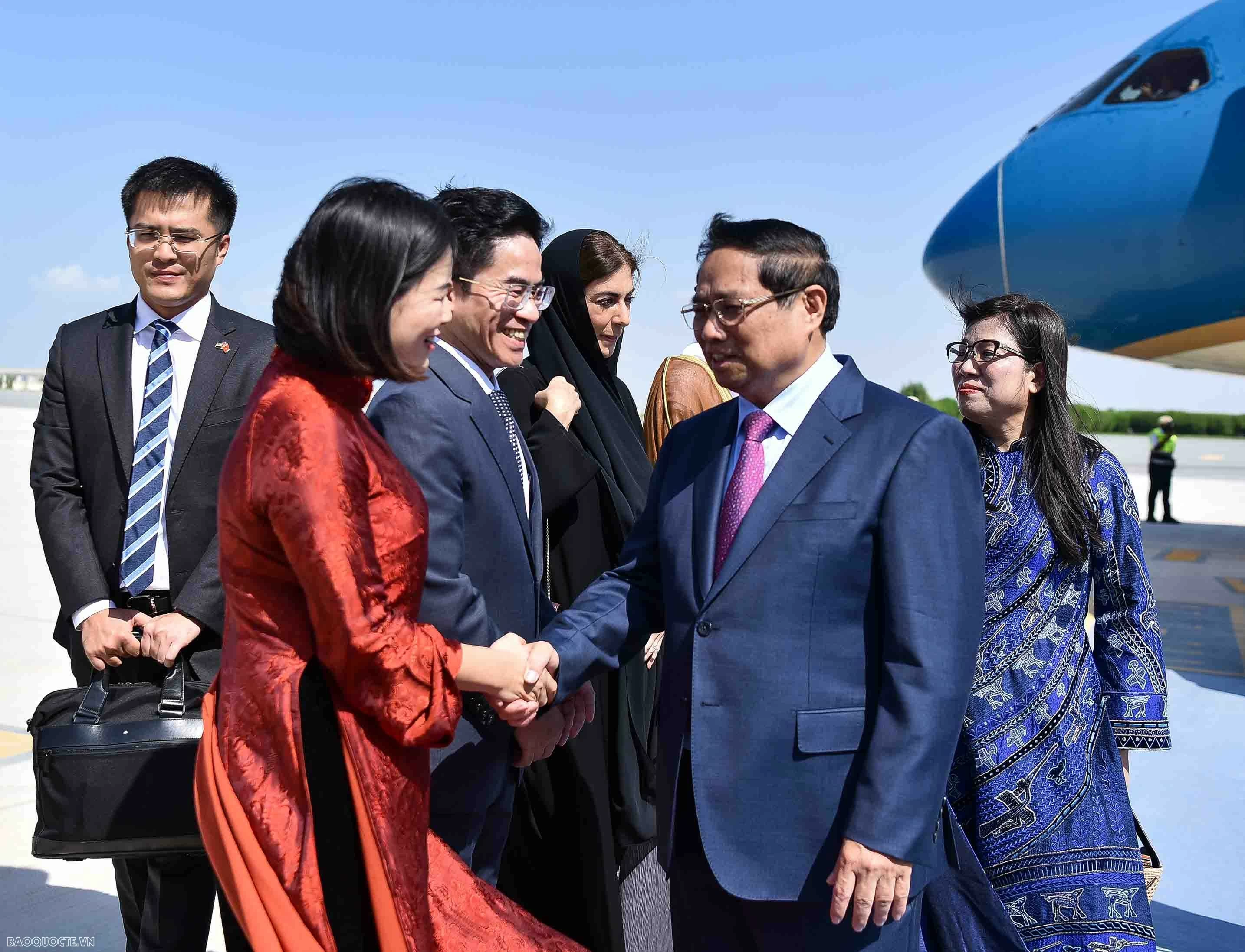 Thủ tướng Phạm Minh Chính và Phu nhân đến Abu Dhahi, bắt đầu chuyến thăm chính thức UAE Thủ tướng Phạm Minh Chính và Phu nhân đến Abu Dhahi, bắt đầu chuyến thăm chính thức UAE
