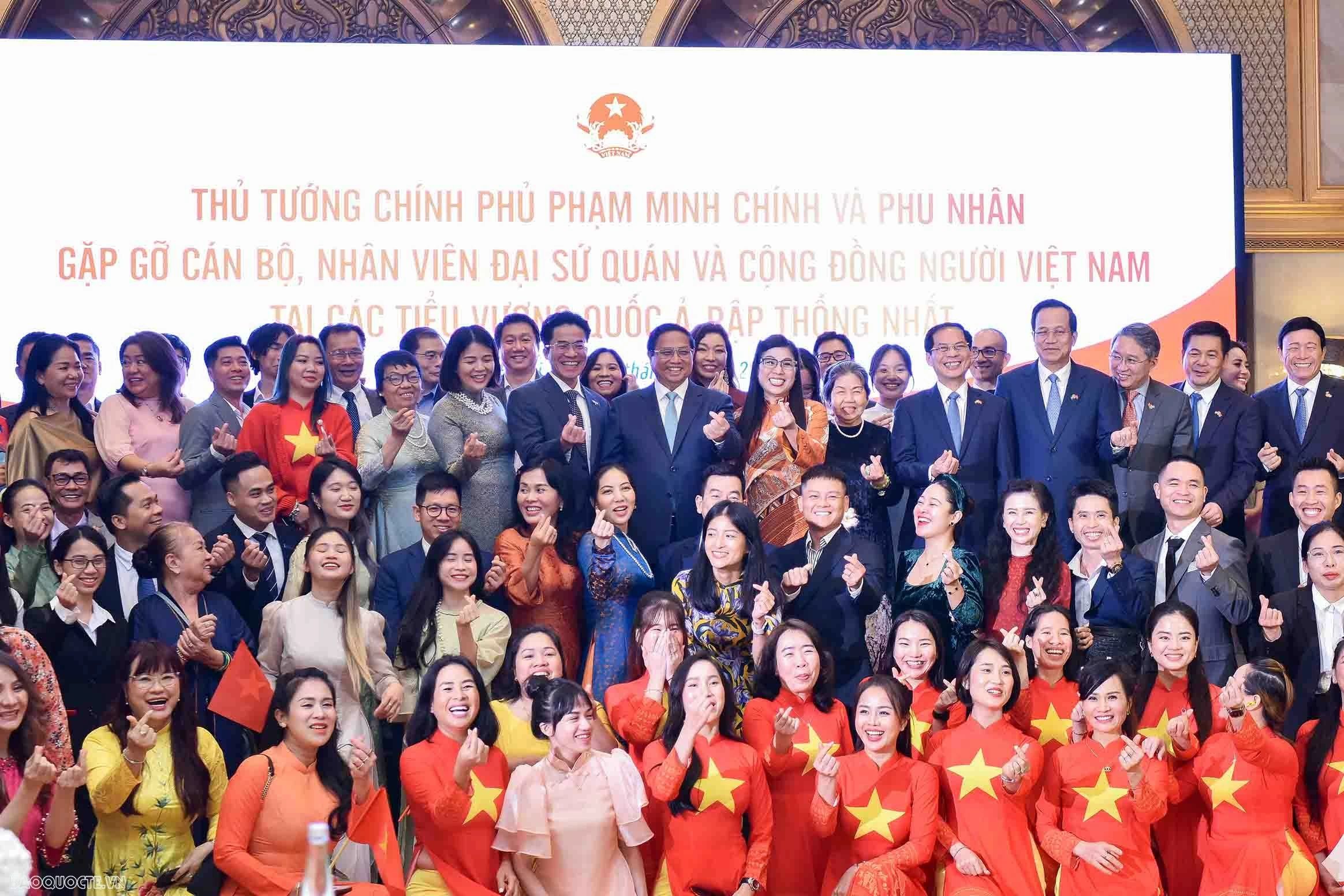Thủ tướng Phạm Minh Chính và Phu nhân gặp gỡ cộng đồng người VIệt Nam ở UAE Thủ tướng Phạm Minh Chính và Phu nhân gặp gỡ cộng đồng người VIệt Nam ở UAE