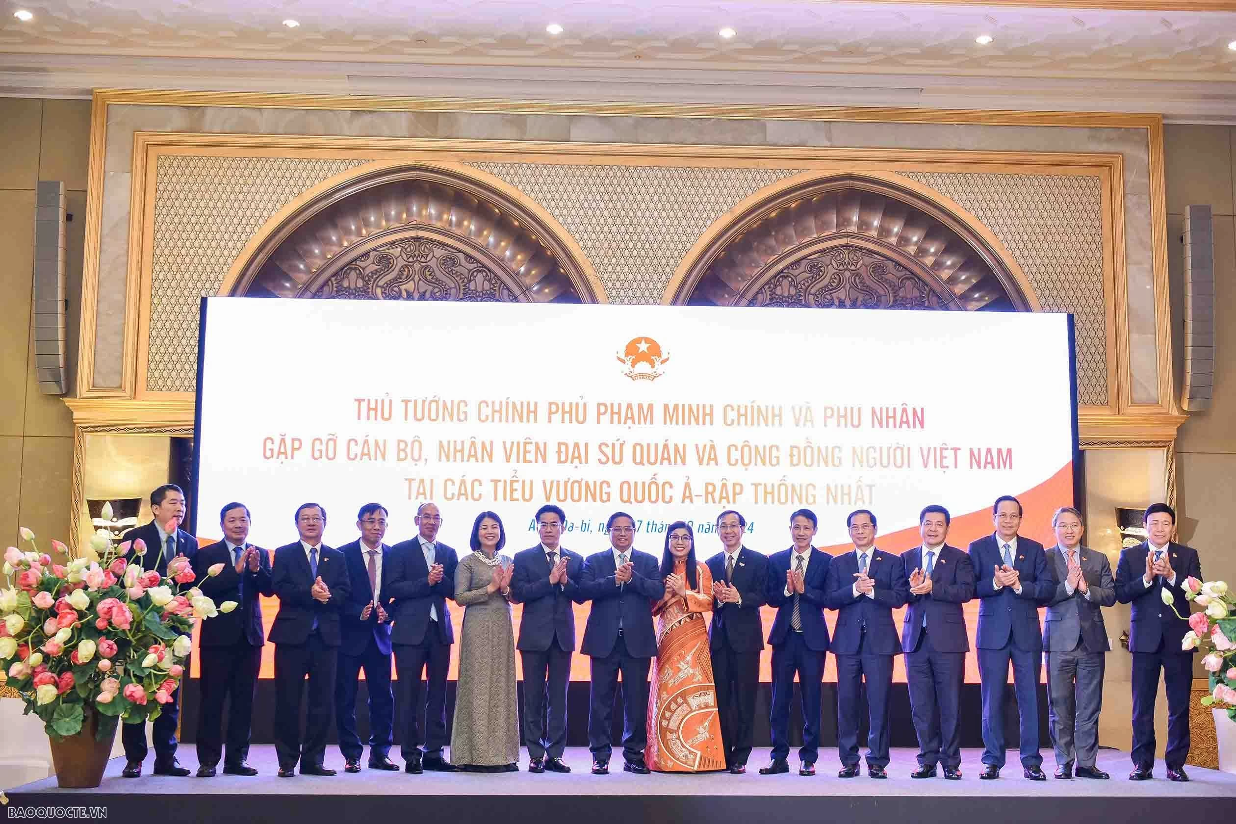 Thủ tướng Phạm Minh Chính và Phu nhân gặp gỡ cộng đồng người VIệt Nam ở UAE Thủ tướng Phạm Minh Chính và Phu nhân gặp gỡ cộng đồng người VIệt Nam ở UAE