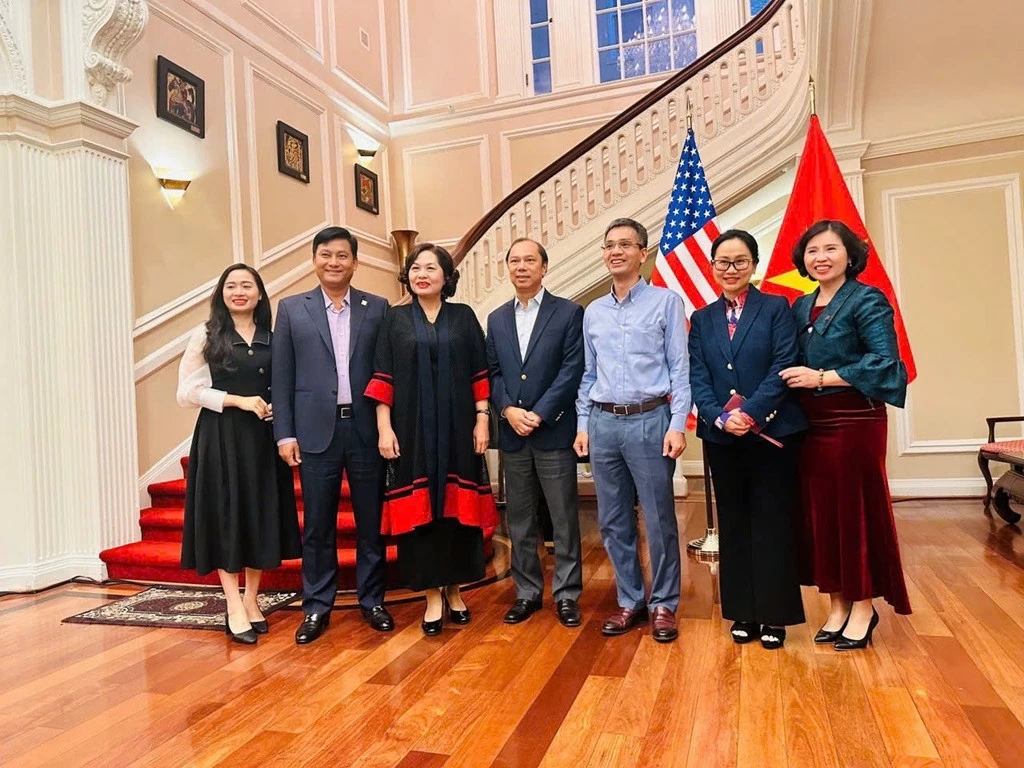 Agribank tham gia đoàn công tác của NHNN dự Hội nghị thường niên IMF/WB năm 2024 Agribank tham gia đoàn công tác của NHNN dự Hội nghị thường niên IMF/WB năm 2024