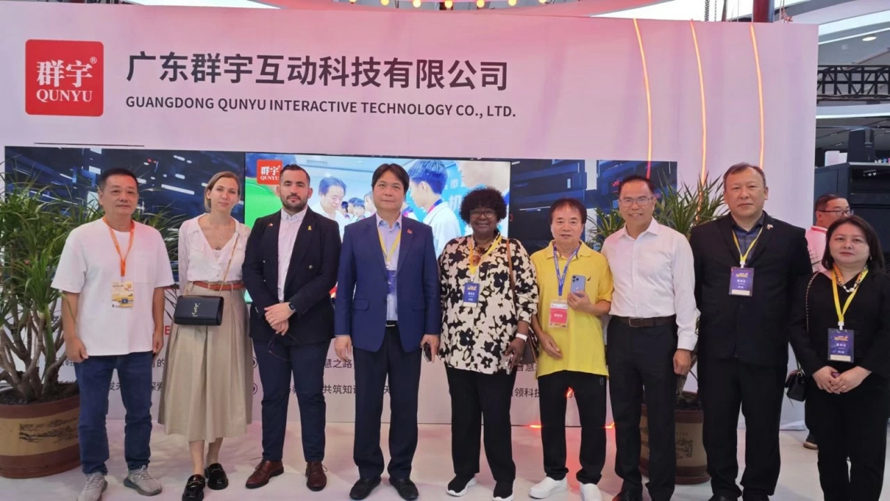 Tổng Lãnh sự Việt Nam tại Quảng Châu thăm, làm việc tại đặc khu kinh tế Sán Đầu - 'kinh đô đồ chơi, tặng phẩm' của Trung Quốc Tổng Lãnh sự Việt Nam tại Quảng Châu thăm, làm việc tại đặc khu kinh tế Sán Đầu - 'kinh đô đồ chơi, tặng phẩm' của Trung Quốc