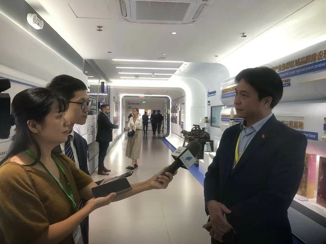 Tổng Lãnh sự Việt Nam tại Quảng Châu thăm, làm việc tại đặc khu kinh tế Sán Đầu - 'kinh đô đồ chơi, tặng phẩm' của Trung Quốc Tổng Lãnh sự Việt Nam tại Quảng Châu thăm, làm việc tại đặc khu kinh tế Sán Đầu - 'kinh đô đồ chơi, tặng phẩm' của Trung Quốc