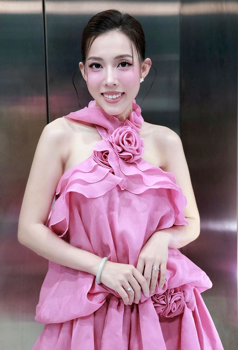 Á hậu Vivian Nguyên đảm nhiệm vị trí Tổng đạo diễn cho Cuộc thi Nữ hoàng Doanh nhân Việt Nam 2024 Á hậu Vivian Nguyên đảm nhiệm vị trí Tổng đạo diễn cho Cuộc thi Nữ hoàng Doanh nhân Việt Nam 2024