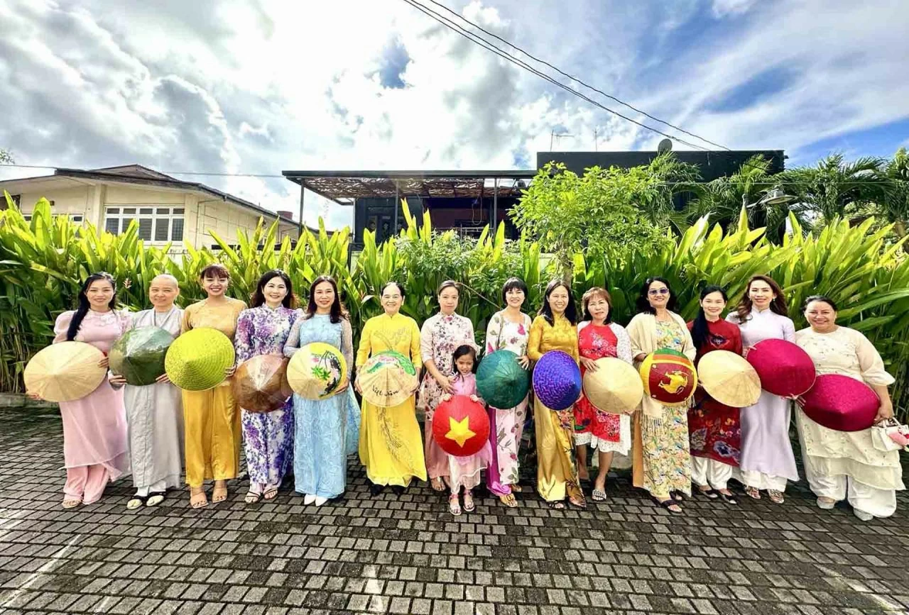 Gặp mặt, giao lưu với chị em cộng đồng người Việt tại Sri Lanka Gặp mặt, giao lưu với chị em cộng đồng người Việt tại Sri Lanka
