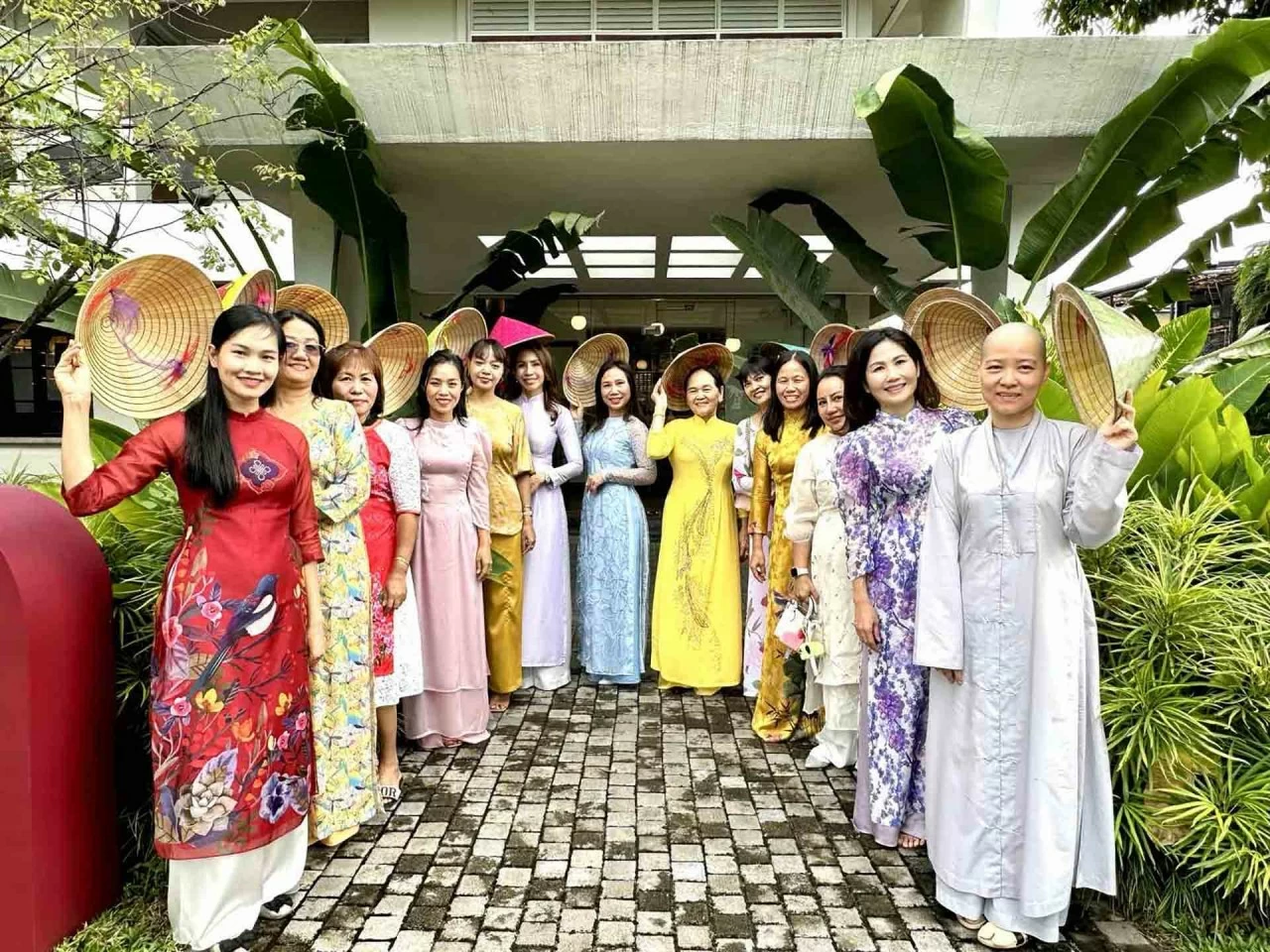 Gặp mặt, giao lưu với chị em cộng đồng người Việt tại Sri Lanka Gặp mặt, giao lưu với chị em cộng đồng người Việt tại Sri Lanka