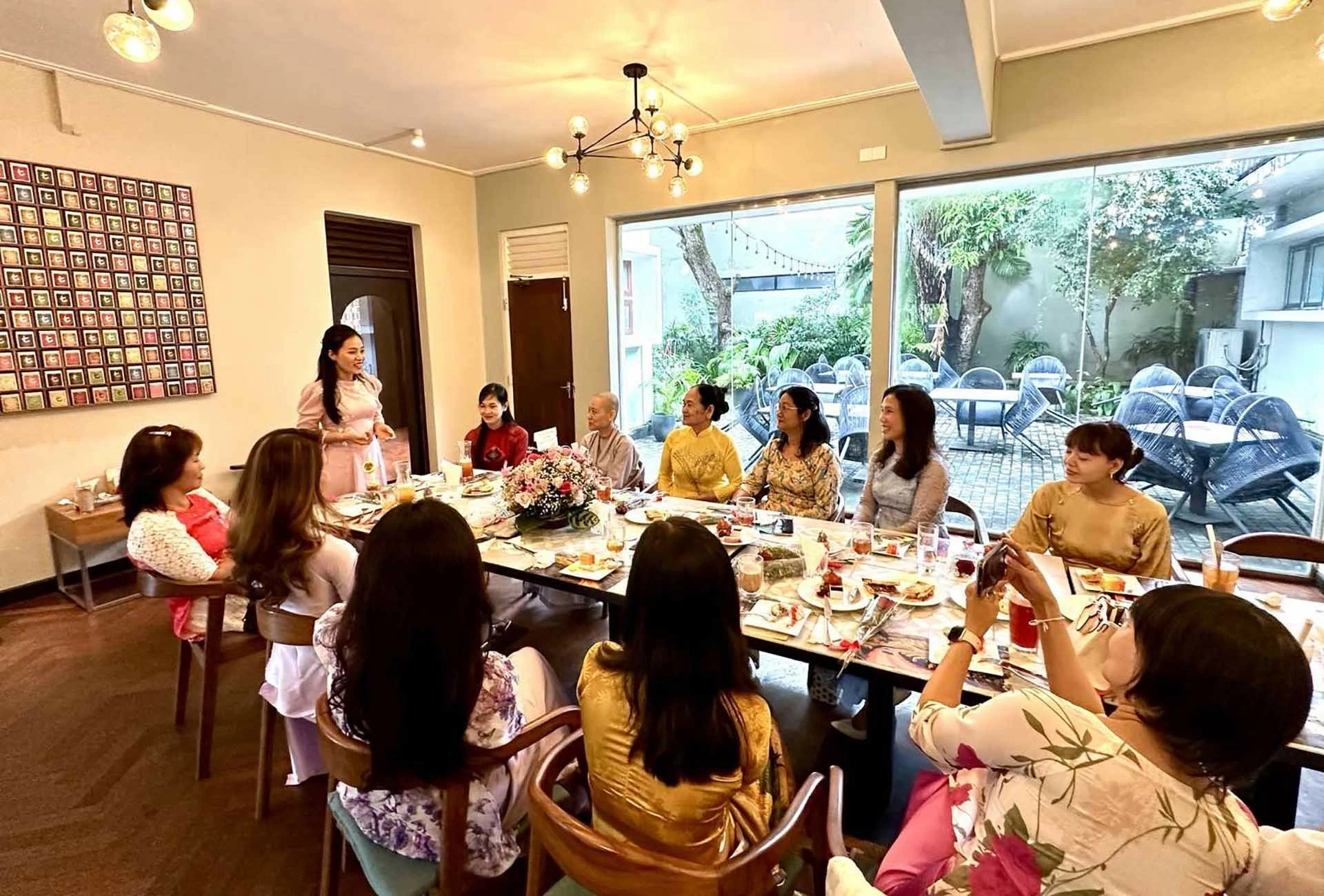 Gặp mặt, giao lưu với chị em cộng đồng người Việt tại Sri Lanka Gặp mặt, giao lưu với chị em cộng đồng người Việt tại Sri Lanka