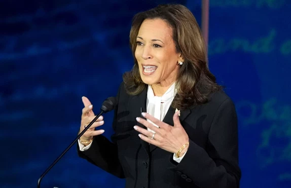 Phong cách đầy quyền lực của bà Kamala Harris Phong cách đầy quyền lực của bà Kamala Harris