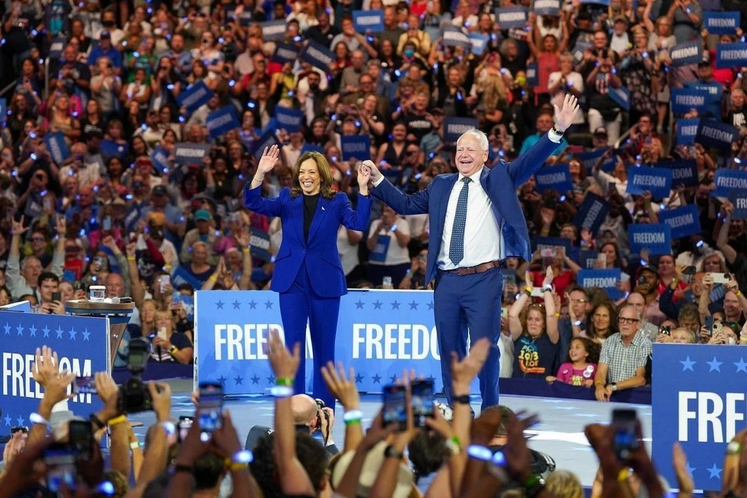 Phong cách đầy quyền lực của bà Kamala Harris Phong cách đầy quyền lực của bà Kamala Harris
