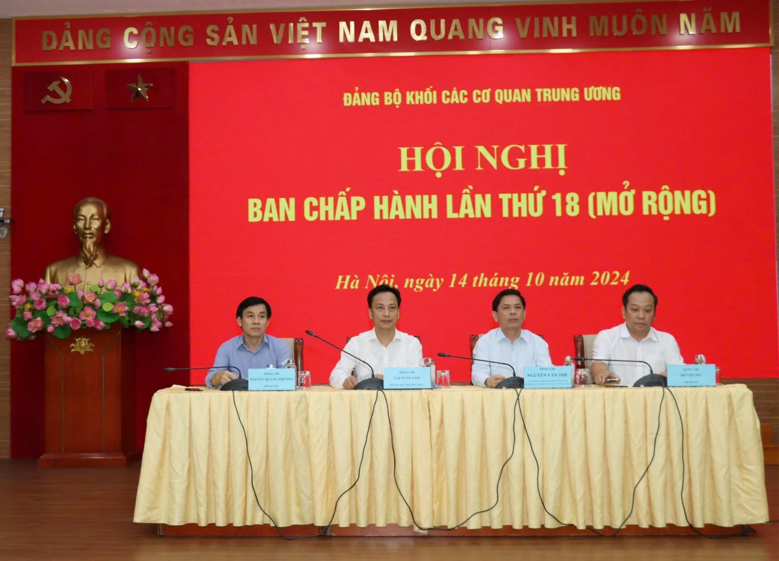 Xây dựng Đảng bộ Khối các cơ quan Trung ương trong sạch, vững mạnh trong kỷ nguyên vươn mình của dân tộc Xây dựng Đảng bộ Khối các cơ quan Trung ương trong sạch, vững mạnh trong kỷ nguyên vươn mình của dân tộc