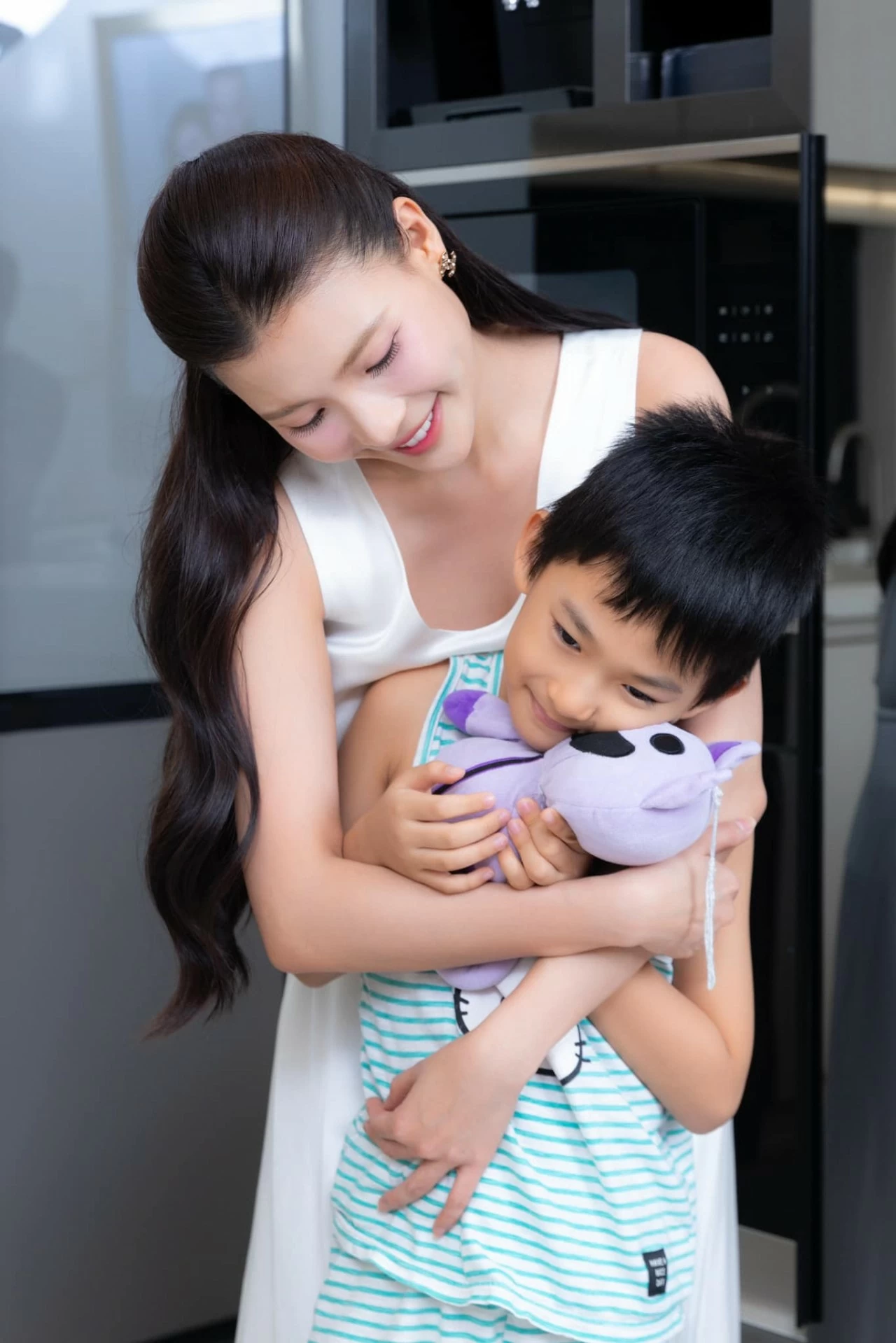 Thúy Diễm đăng ảnh bên con trai Thúy Diễm đăng ảnh bên con trai