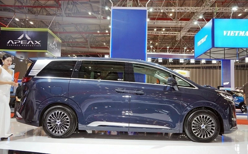 Cận cảnh MPV 7 chỗ Denza D9 vừa trình làng tại Việt Nam Cận cảnh MPV 7 chỗ Denza D9 vừa trình làng tại Việt Nam