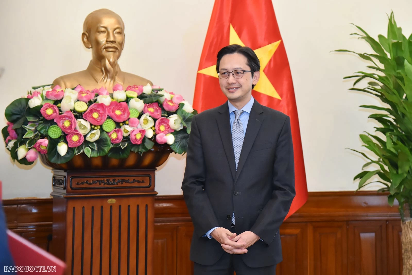 Phát biểu chúc mừng các cán bộ được điều động vào vị trí công tác mới, Thứ trưởng Đỗ Hùng Việt khẳng định, đây là sự tin tưởng của Ban cán sự Đảng Bộ, Lãnh đạo Bộ và tập thể cán bộ đơn vị đối với phẩm chất, năng lực của các cán bộ. Phát biểu chúc mừng các cán bộ được điều động vào vị trí công tác mới, Thứ trưởng Đỗ Hùng Việt khẳng định, đây là sự tin tưởng của Ban cán sự Đảng Bộ, Lãnh đạo Bộ và tập thể cán bộ đơn vị đối với phẩm chất, năng lực của các cán bộ.