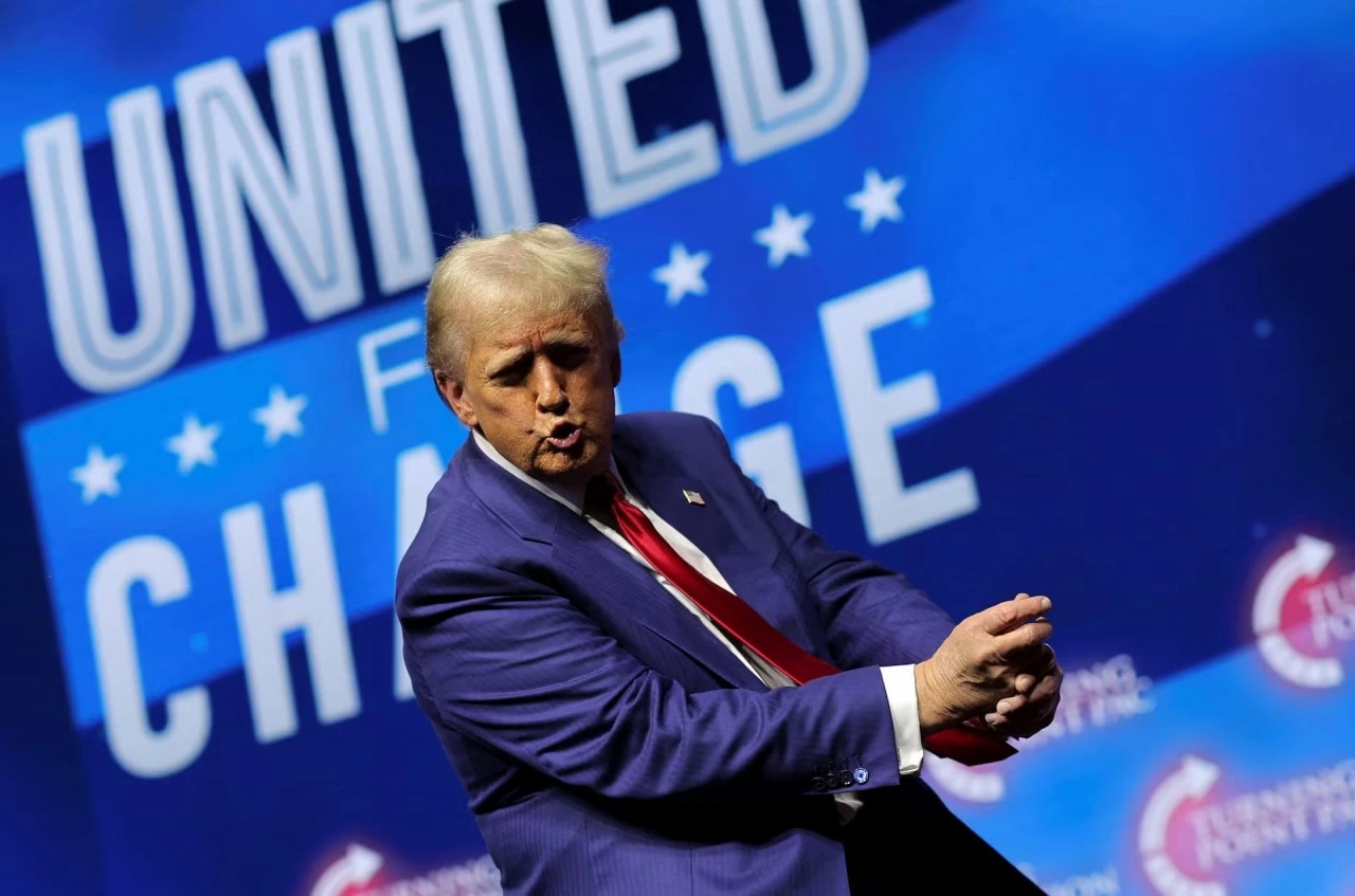 Bầu cử Tổng thống Mỹ 2024: Hình ảnh tranh cử rầm rộ của hai ứng cử viên Donald Trump và Kamala Harris Bầu cử Tổng thống Mỹ 2024: Hình ảnh tranh cử rầm rộ của hai ứng cử viên Donald Trump và Kamala Harris
