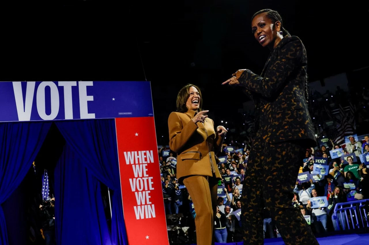 Bầu cử Tổng thống Mỹ 2024: Hình ảnh tranh cử rầm rộ của hai ứng cử viên Donald Trump và Kamala Harris Bầu cử Tổng thống Mỹ 2024: Hình ảnh tranh cử rầm rộ của hai ứng cử viên Donald Trump và Kamala Harris