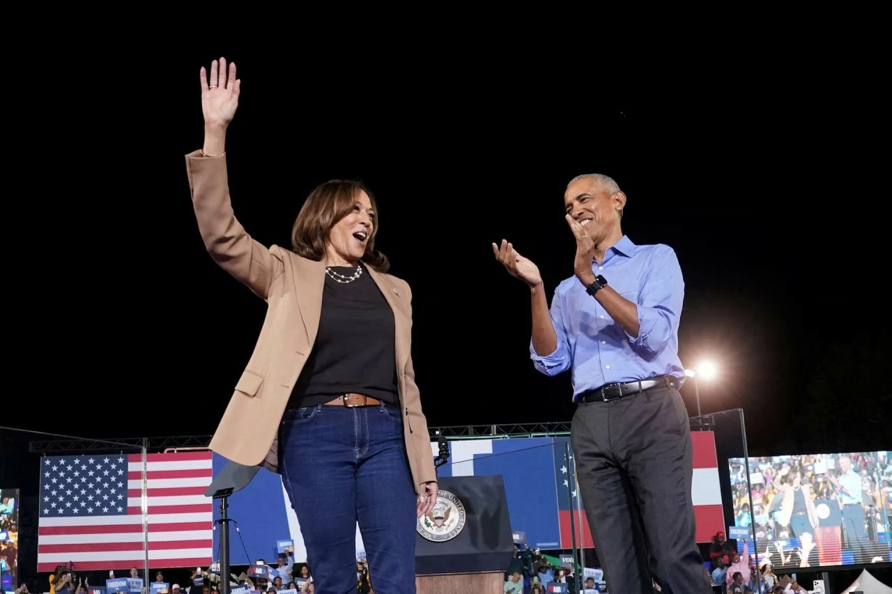 Bầu cử Tổng thống Mỹ 2024: Hình ảnh tranh cử rầm rộ của hai ứng cử viên Donald Trump và Kamala Harris Bầu cử Tổng thống Mỹ 2024: Hình ảnh tranh cử rầm rộ của hai ứng cử viên Donald Trump và Kamala Harris