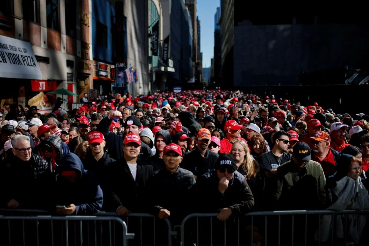 Bầu cử Tổng thống Mỹ 2024: Hình ảnh tranh cử rầm rộ của hai ứng cử viên Donald Trump và Kamala Harris Bầu cử Tổng thống Mỹ 2024: Hình ảnh tranh cử rầm rộ của hai ứng cử viên Donald Trump và Kamala Harris