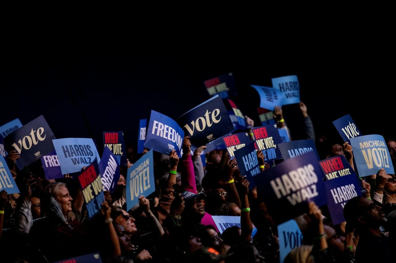 Bầu cử Tổng thống Mỹ 2024: Hình ảnh tranh cử rầm rộ của hai ứng cử viên Donald Trump và Kamala Harris Bầu cử Tổng thống Mỹ 2024: Hình ảnh tranh cử rầm rộ của hai ứng cử viên Donald Trump và Kamala Harris