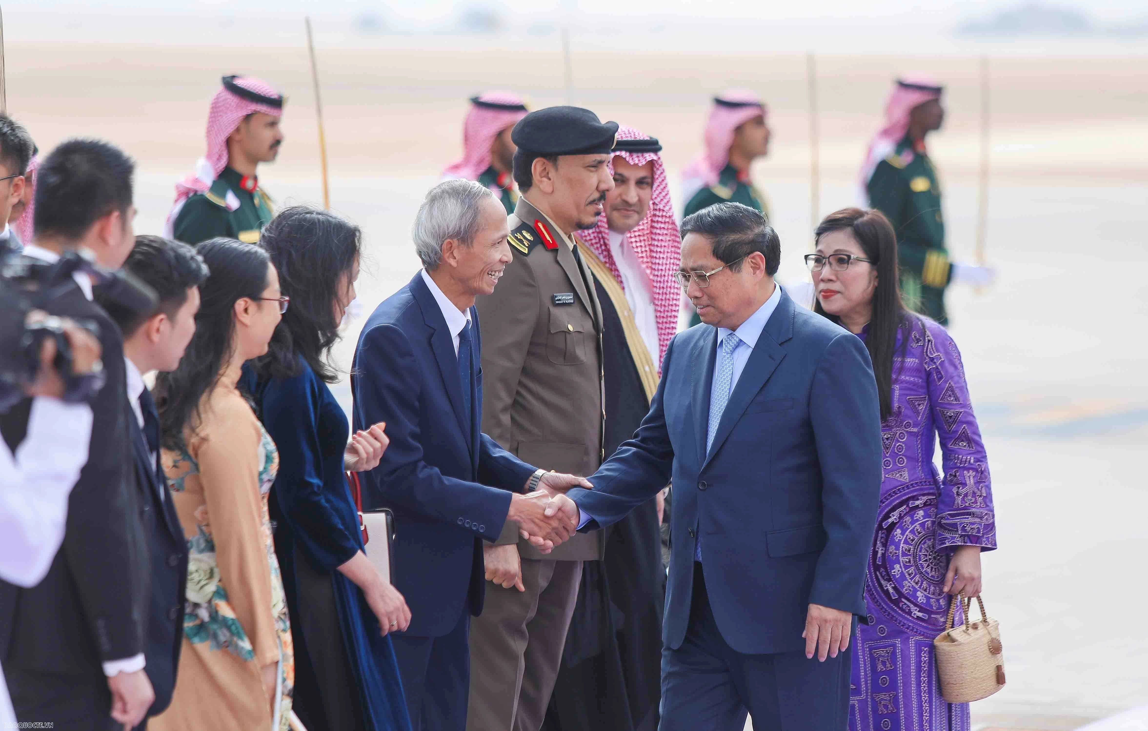 Thủ tướng Phạm Minh Chính và Phu nhân đến Riyadh, bắt đầu chuyến thăm và làm việc tại Saudi Arabia Thủ tướng Phạm Minh Chính và Phu nhân đến Riyadh, bắt đầu chuyến thăm và làm việc tại Saudi Arabia