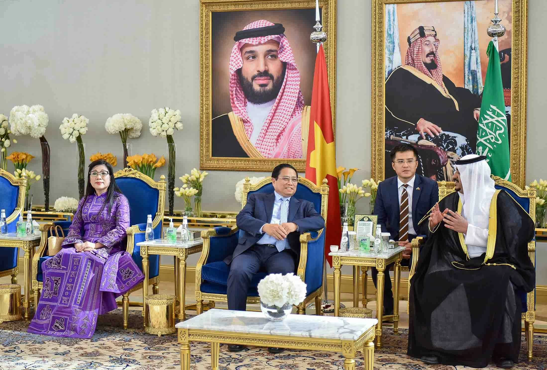 Thủ tướng Phạm Minh Chính và Phu nhân đến Riyadh, bắt đầu chuyến thăm và làm việc tại Saudi Arabia Thủ tướng Phạm Minh Chính và Phu nhân đến Riyadh, bắt đầu chuyến thăm và làm việc tại Saudi Arabia