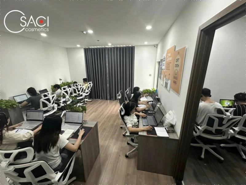 Hình ảnh đội ngũ nhân viên tại Osaci hàng ngày làm việc kết nối khách hàng Hình ảnh đội ngũ nhân viên tại Osaci hàng ngày làm việc kết nối khách hàng