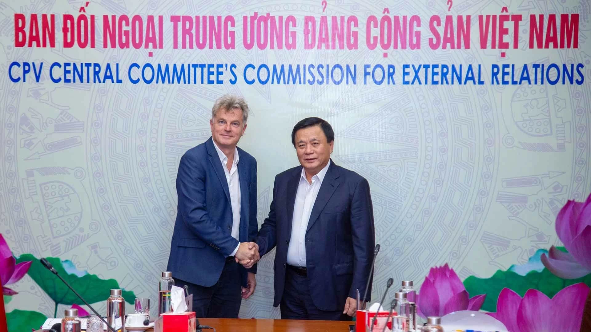 Hội thảo lý luận lần thứ 4 giữa Đảng Cộng sản Việt Nam và Đảng Cộng sản Pháp Hội thảo lý luận lần thứ 4 giữa Đảng Cộng sản Việt Nam và Đảng Cộng sản Pháp