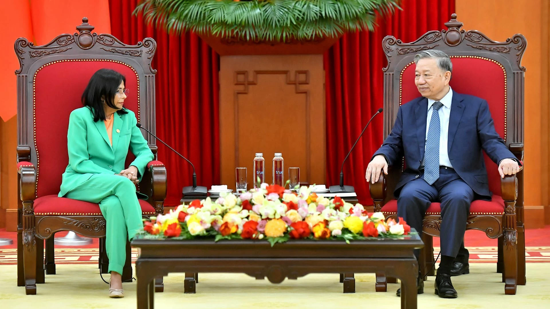 Tổng Bí thư Tô Lâm tiếp Phó Tổng thống Thường trực Venezuela Tổng Bí thư Tô Lâm tiếp Phó Tổng thống Thường trực Venezuela