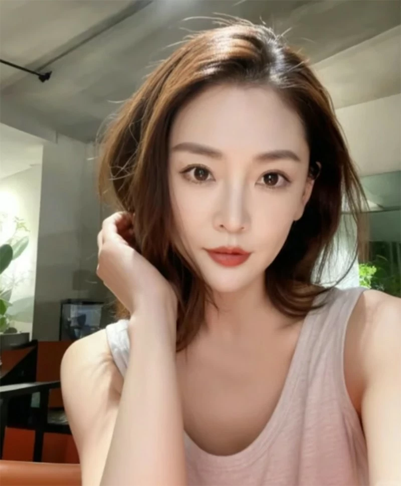 Lưu Yến được đóng gói như một người mẹ và chuyên gia chống lão hóa để bán sản phẩm. Ảnh: Xiaohongshu Lưu Yến được đóng gói như một người mẹ và chuyên gia chống lão hóa để bán sản phẩm. Ảnh: Xiaohongshu