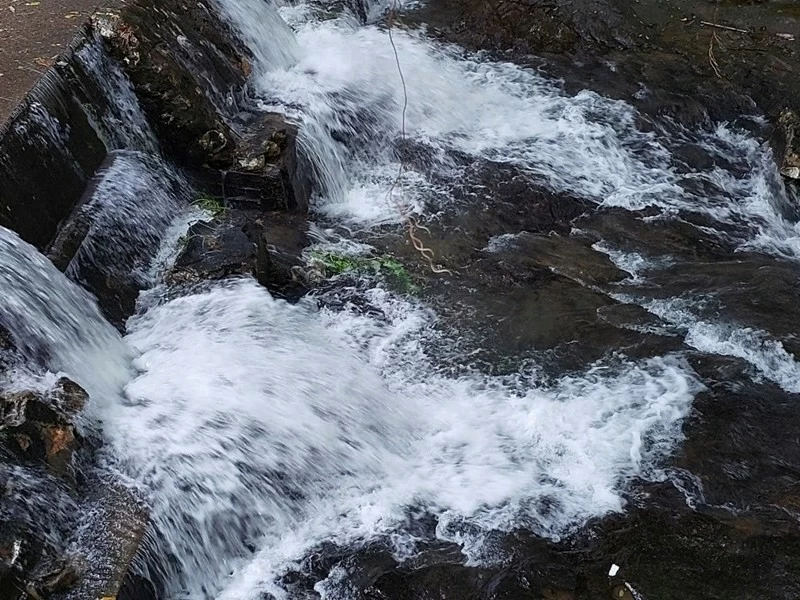 Hà Nội: Ngắm vẻ đẹp thơ mộng của thác Ao Vua trên núi Tản Hà Nội: Ngắm vẻ đẹp thơ mộng của thác Ao Vua trên núi Tản