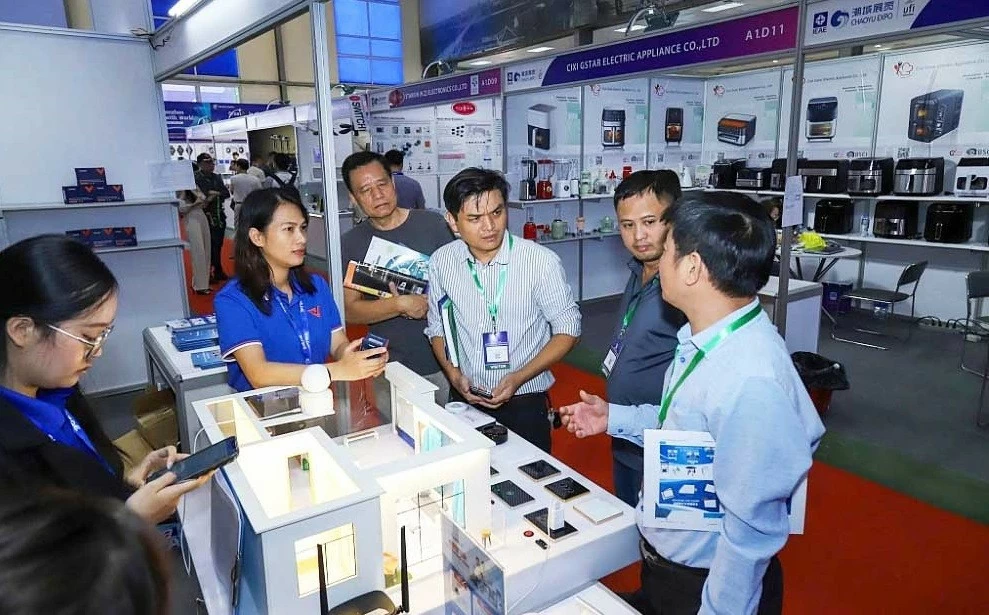Khai mạc Triển lãm quốc tế Điện tử và Thiết bị thông minh Việt Nam Khai mạc Triển lãm quốc tế Điện tử và Thiết bị thông minh Việt Nam