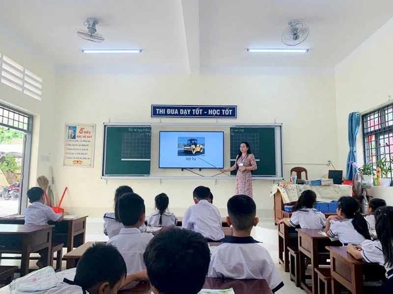 Mặc dù còn nhiều khó khăn nhưng Kiên Giang quyết tâm chuyển đổi số để nâng cao chất lượng học tập cho học sinh. Mặc dù còn nhiều khó khăn nhưng Kiên Giang quyết tâm chuyển đổi số để nâng cao chất lượng học tập cho học sinh.
