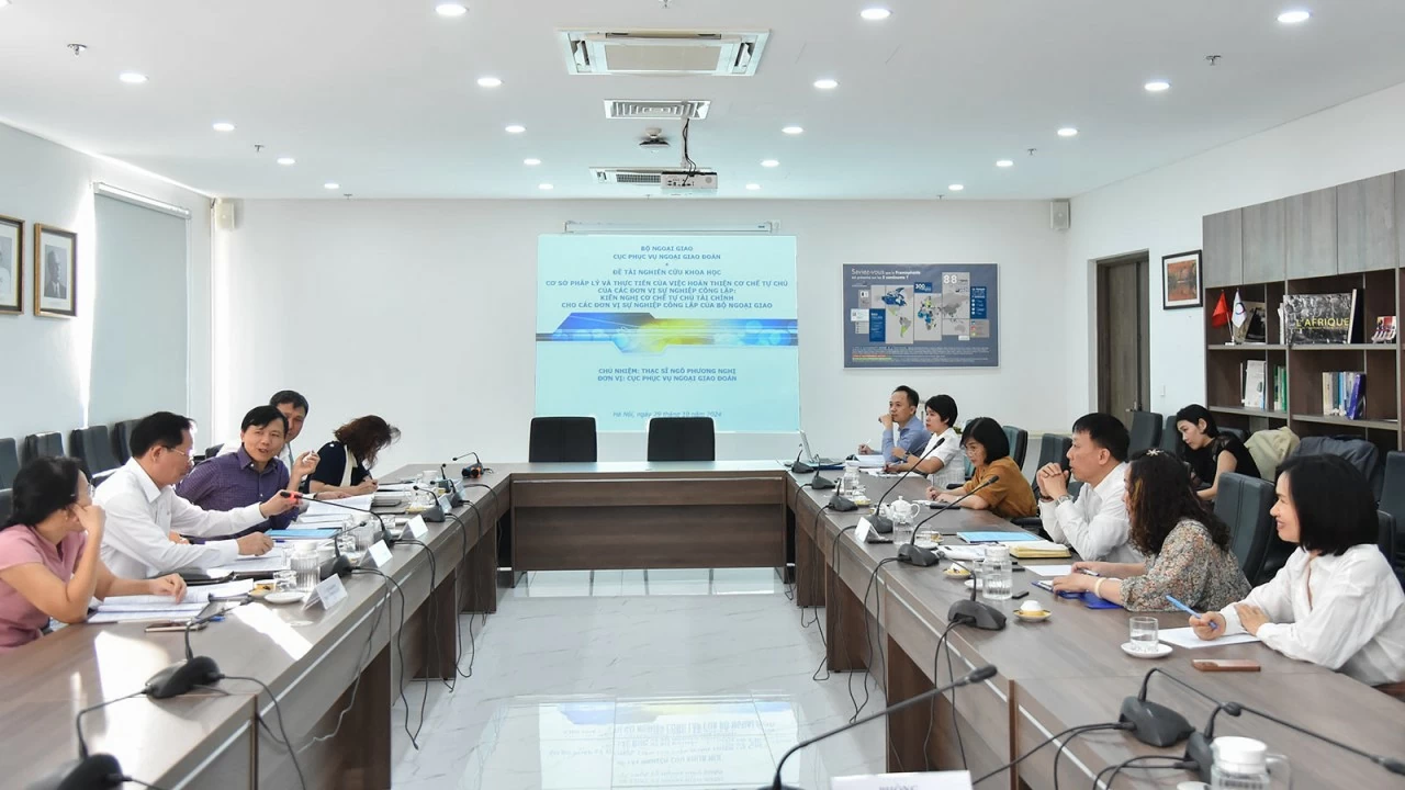 Cục Phục vụ ngoại giao đoàn bảo vệ đề tài khoa học về đổi mới cơ chế tự chủ tài chính của các đơn vị sự nghiệp công lập Cục Phục vụ Ngoại giao đoàn bảo vệ đề tài khoa học về đổi mới cơ chế tự chủ tài chính của các đơn vị sự nghiệp công lập