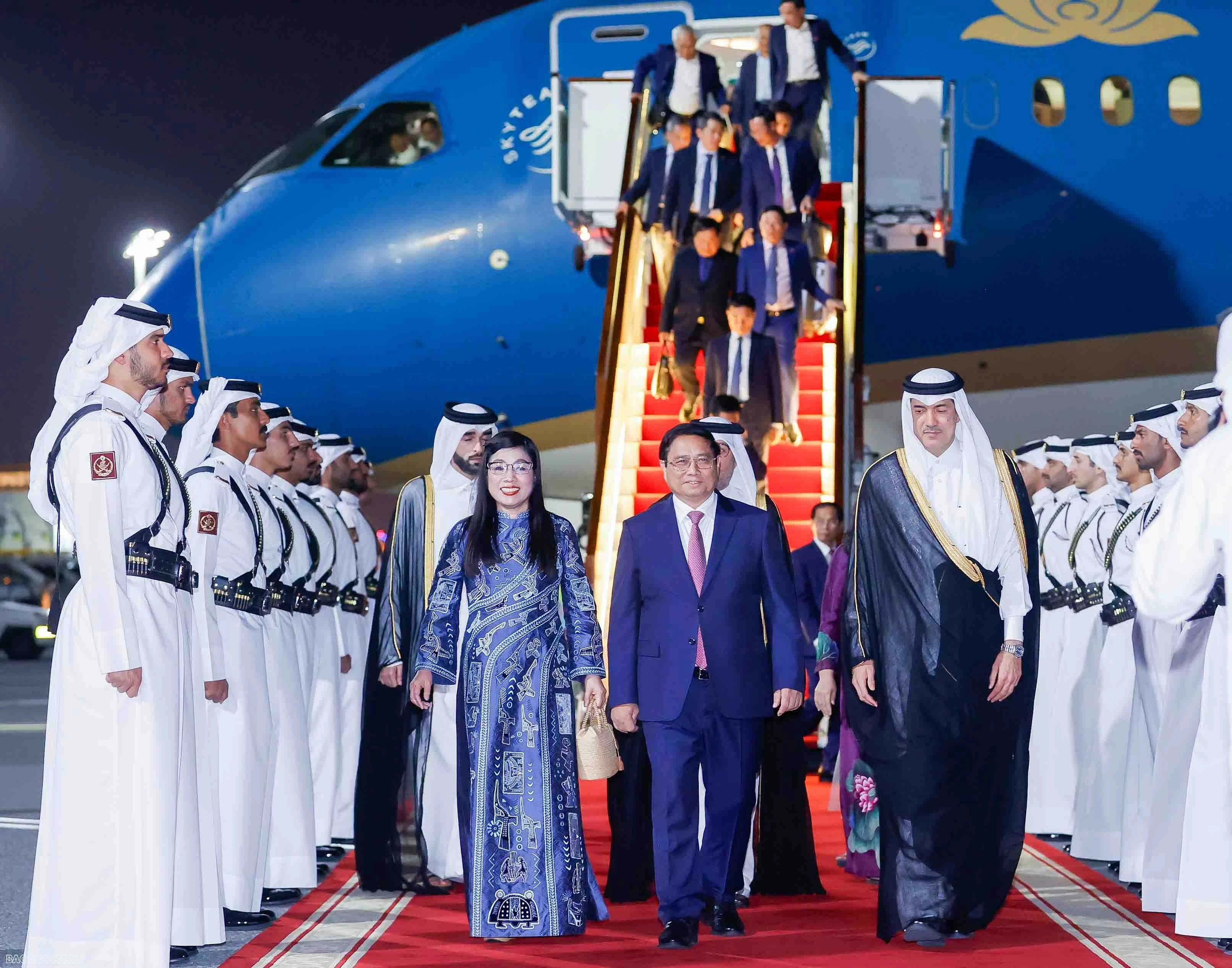 Thủ tướng Phạm Minh Chính và Phu nhân đến Doha, bắt đầu chuyến thăm cấp Nhà nước Qatar Thủ tướng Phạm Minh Chính và Phu nhân đến Doha, bắt đầu chuyến thăm cấp Nhà nước Qatar
