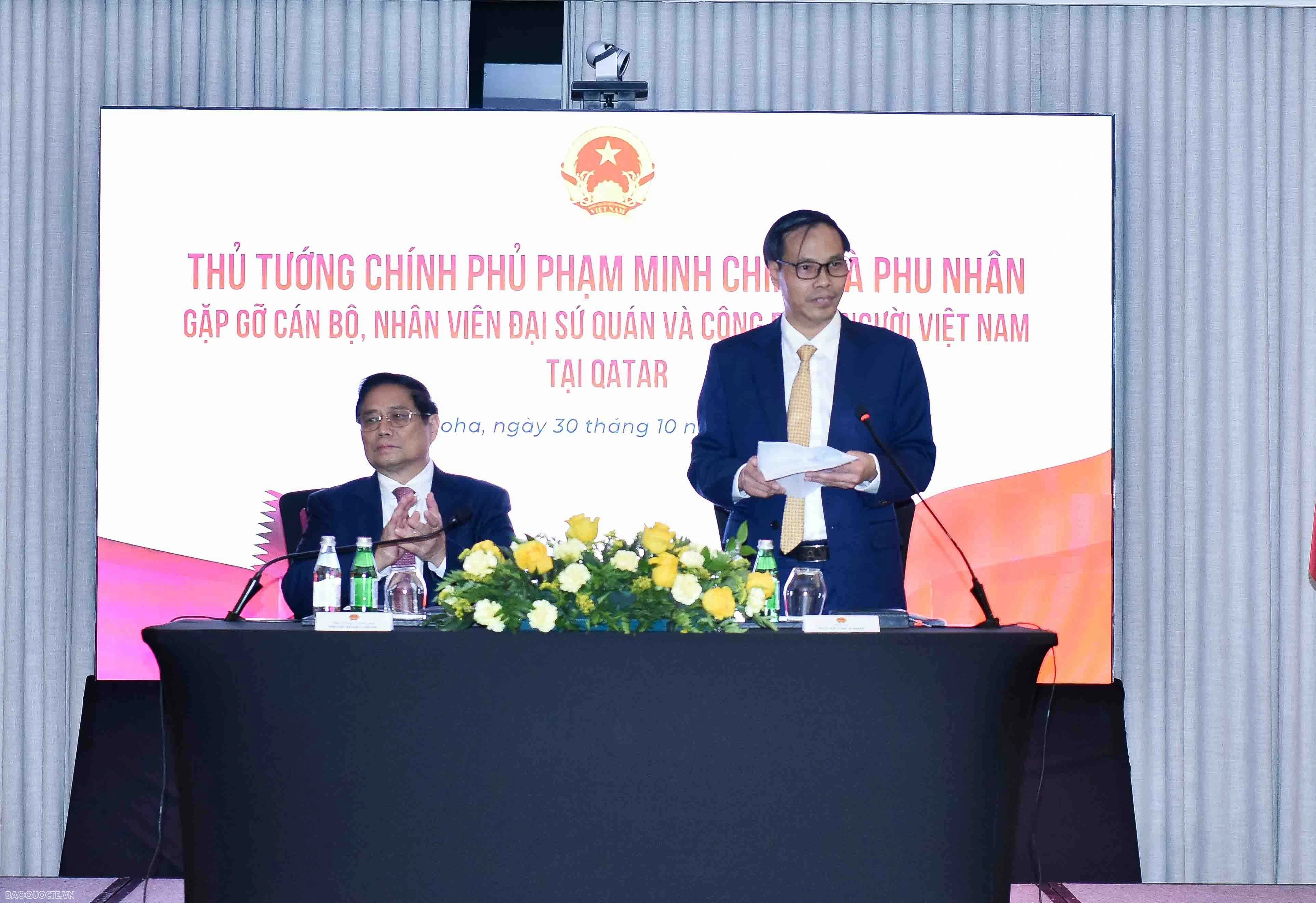 Thủ tướng gặp gỡ cán bộ, nhân viên Đại sứ quán và cộng đồng người Việt Nam tại Qatar Thủ tướng gặp gỡ cán bộ, nhân viên Đại sứ quán và cộng đồng người Việt Nam tại Qatar