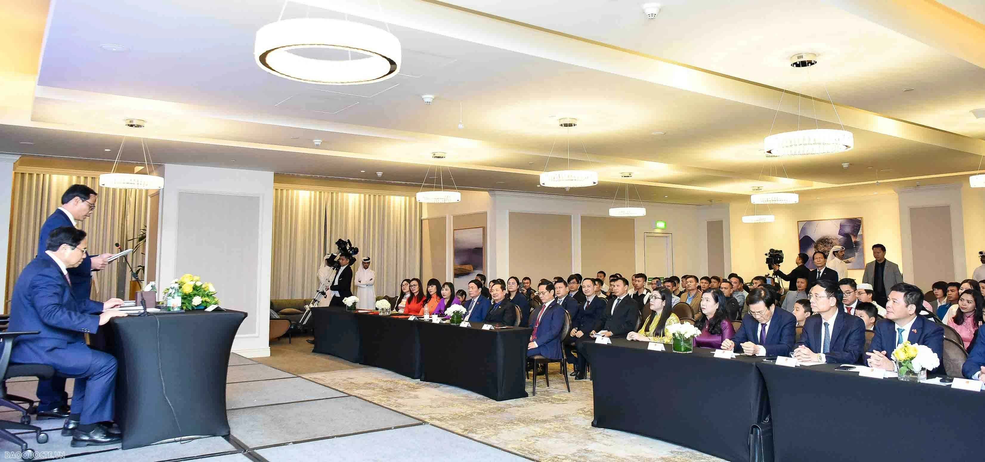 Thủ tướng gặp gỡ cán bộ, nhân viên Đại sứ quán và cộng đồng người Việt Nam tại Qatar Thủ tướng gặp gỡ cán bộ, nhân viên Đại sứ quán và cộng đồng người Việt Nam tại Qatar