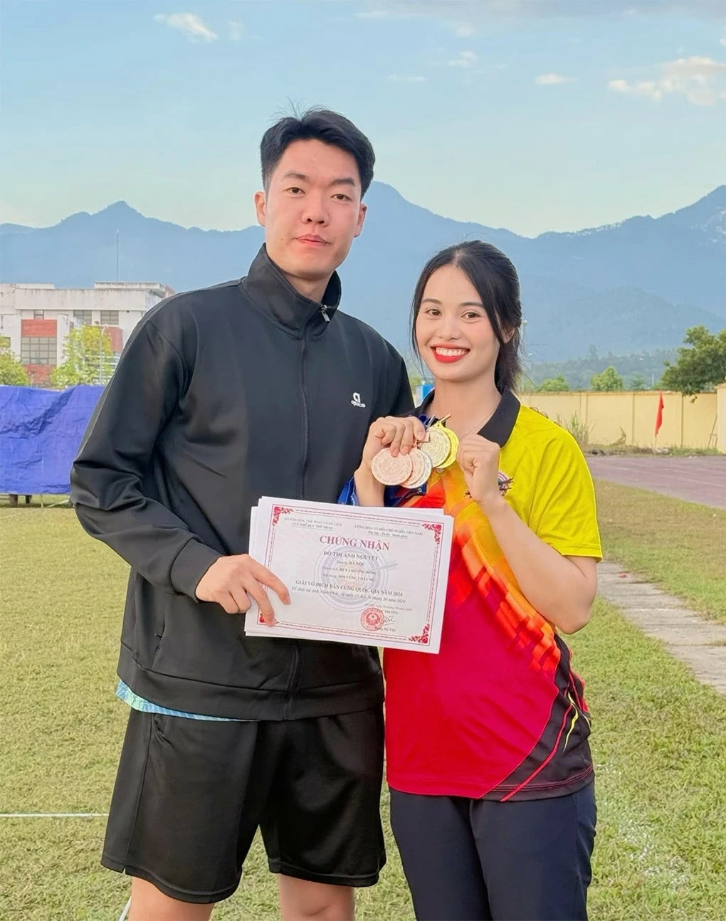 Hồi tháng 9/2024, Đỗ Thị Ánh Nguyệt gây xôn xao khi đăng trạng thái đang hẹn hò với tay vợt cầu lông Lê Đức Phát. Đến tháng 10/2024, hot girl bắn cung mới công khai đăng ảnh chụp cùng bạn trai. Tay vợt cầu lông nam số 1 Việt Nam mới có mặt tại Vĩnh Phúc để cổ vũ bạn gái thi đấu giải bắn cung vô địch quốc gia 2024. Hồi tháng 9/2024, Đỗ Thị Ánh Nguyệt gây xôn xao khi đăng trạng thái đang hẹn hò với tay vợt cầu lông Lê Đức Phát. Đến tháng 10/2024, hot girl bắn cung mới công khai đăng ảnh chụp cùng bạn trai. Tay vợt cầu lông nam số 1 Việt Nam mới có mặt tại Vĩnh Phúc để cổ vũ bạn gái thi đấu giải bắn cung vô địch quốc gia 2024.