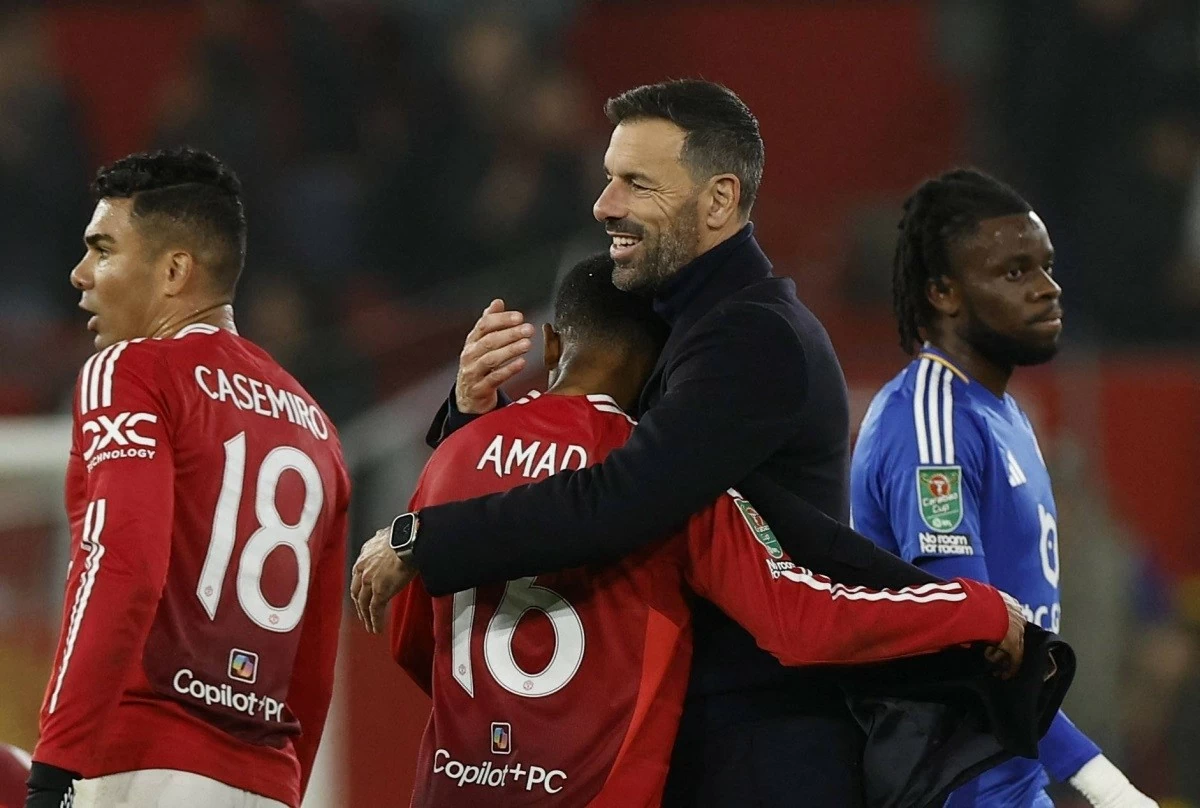 Van Nistelrooy sẵn sàng làm trợ lý cho HLV Ruben Amorim Van Nistelrooy sẵn sàng làm trợ lý cho HLV Ruben Amorim