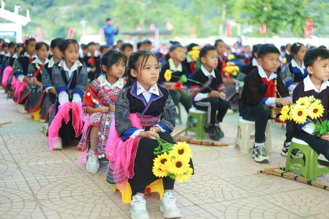 Đưa nội dung quyền con người vào chương trình giáo dục trong hệ thống giáo dục quốc dân Đưa nội dung quyền con người vào chương trình giáo dục trong hệ thống giáo dục quốc dân