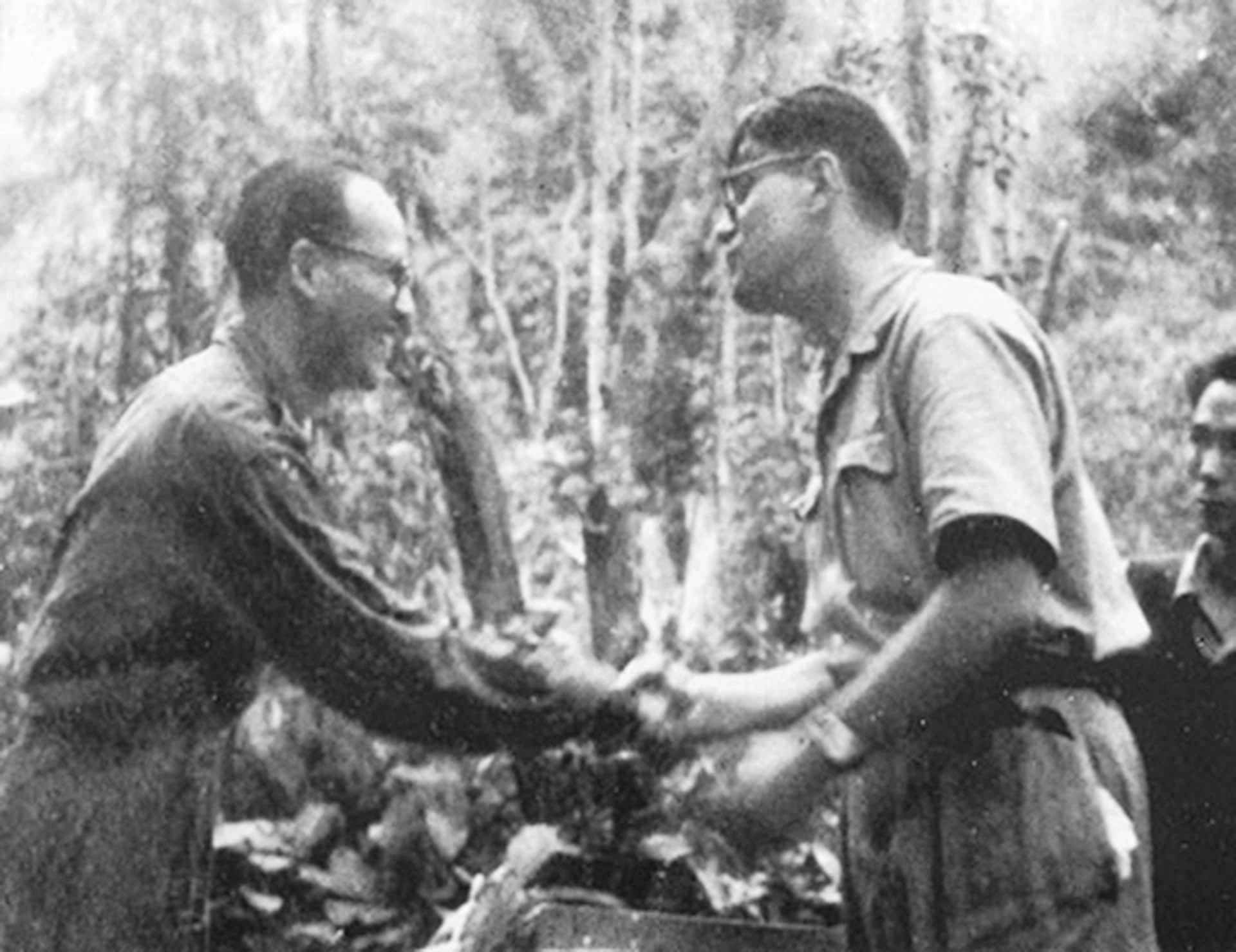Nhớ mãi một tấm gương vì Tổ quốc! Nhớ mãi một tấm gương vì Tổ quốc!